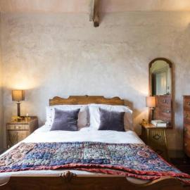 Tudor Romance- a historic manor house for holiday and corporate stays