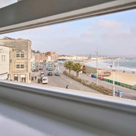 Host & Stay - Beachside Gallery