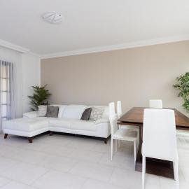 Exclusive Townhouse in Central Plaza del Duque Close to the Beach