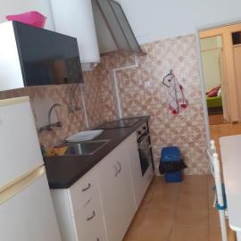 Appartement 3 pièces cuisine salle de bain près du REROdivelas, hotel em Odivelas