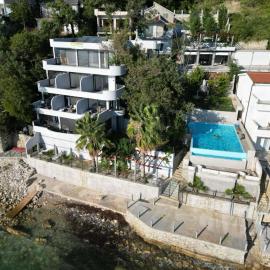 ALOHA Beach front Vacation Rental