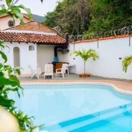 Magiko Suites, hotel sa Roldanillo
