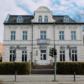 Viesnīca Hotel-Restaurant Alt Karow Berlīnē