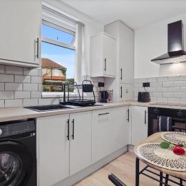 Equipped and Cozy, Fast WiFi, Smart TV, Full Kitchen, Free Double Parking