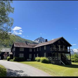 Phillipshaugen Lodge, hotel en Øksendalsøra