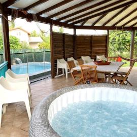 Kya's Bungalow - Proche des plages, hotel in Le Marin