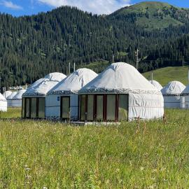 Ak-Sai Travel Karkyra Yurt Camp, hotelli kohteessa Dzhergalan