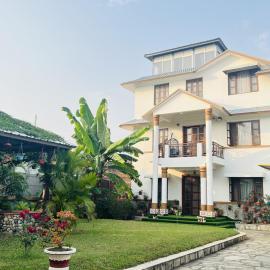 Borrow and Pay, hotel u gradu 'Heṭauḍā'