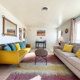 Sandstone Gazing big backyard Sleeps 10, Hotel in Kanab