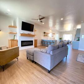 Stylish Family Home in Kanab 40 Mins to Zion NP, Hotel in Kanab