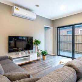 Contemporary Living at this Clyde Family Estate, hotel in Clyde