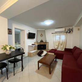 Stelios Home, hotel en Vrasná
