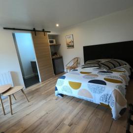 Chambre indépendante rénovée, à 2 pas de la plage