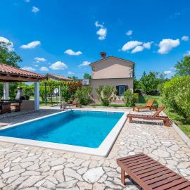 Villa Ana, a tranquil pool villa close to the beach, hotel a Stalije