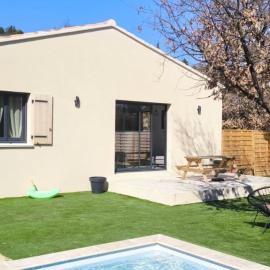 Villa Luberon 3ch piscine jardin parking, хотел в Сеньон
