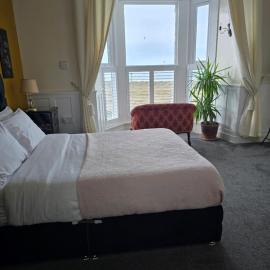 Bluebells guest house, hotel in Barmouth