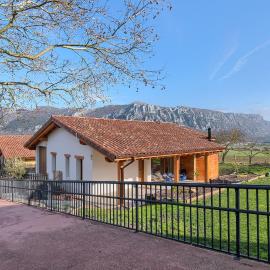 VT Refugio de Paz en la Naturaleza casa Espaciosa para Familias y Grupos, hotell i Ibarguren