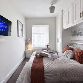 Chic Charming Classic 3bed w Ensuite - Pontypridd