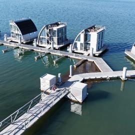 schwimmendes Ferienhaus Sky – hotel w mieście Elsterheide