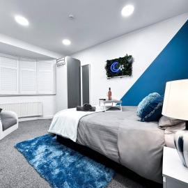 Cosy Contemporary Apartment - Brimsdown, Enfield, hotel in Enfield Lock