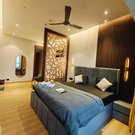 Luxurious Studio with glass wall and highway view
