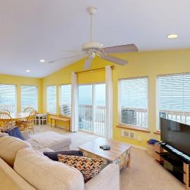 Dog friendly house with ocean view and entertainment walk to beach, hotel a Rockaway Beach