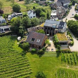 Domein Holset BruisendWijnHuis, Hotel in Lemiers