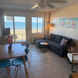 Oceanfront condo, ocean view and indoor pool, hotel a Virginia Beach