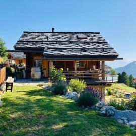 Charmant chalet authentique de montagne Bleusy- Nendaz idéal couple et famille, hotell i Saclentse