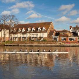 London Thames Lodge by Dancenter near Thorpe Park, hotel a Staines