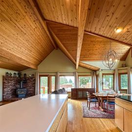 Olympic Oasis Tranquil Retreat Near Dungeness Wildlife Refuge Hot Tub