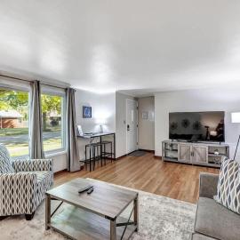 Gorgeous 3 bedroom home, minutes from Lambeau!