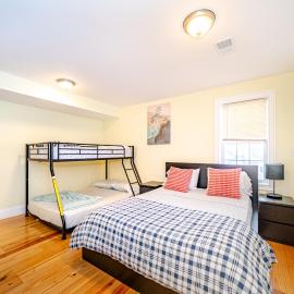 Stunning 3BR Quincy Home w Laundry, Bathtub, near Red Line & Adams NHP 39, hotel in Quincy