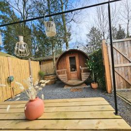 VELUWE Holiday Home With Private Sauna and Fenced Garden