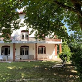 maison de campagne avec grand lac et park arboré