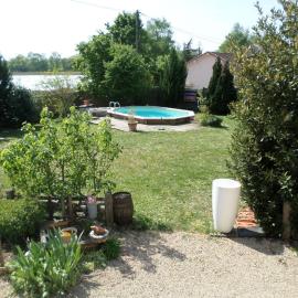 Maison patio et piscine, hotel in Feillens