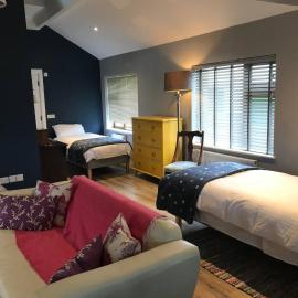 Studio Apartment sleeps up to 4 guests in Kinvara โรงแรมในCappaghmore