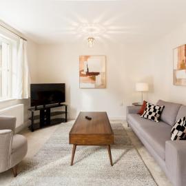 Modern stylish family home private garden - Pass the Keys
