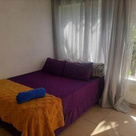 Yolkel guesthouse، فندق في Jupiter
