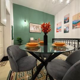 Entire Apartment in Cospicua with a Cellar!, hotelli kohteessa Cospicua