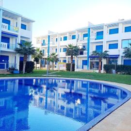 appartement à Mansouria avec piscine et accès a la mer Perla Andaloussia El Mansouria، فندق في Mansouria