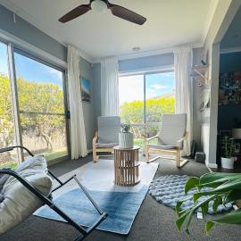 Stylish Small Ocean Homestay Near Deer Park Train Station