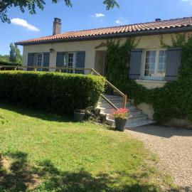 Villa Buff-ô-T'iu - 3 chambres, Hotel in Courgeac