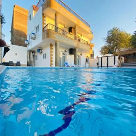 Villa Luna Simone: Al Karnak şehrinde bir otel