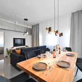 Yello Homes - Luxus Loft für bis zu 7 Personen nähe Airport & Messe, Tischfußball & Whirlpool, hotel u Nürnbergu