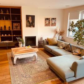 Charming & Spacious Duplex viewing the lovely MAS, хотел в Антверпен