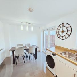 Spacious 3 Bedroom HOUSE in Dartford,London Zone 8