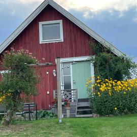Gästhus i Slöinge nära Skrea strand