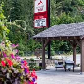 Swiss Chalet Motel, hotel a Revelstoke