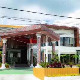 Queen Parrona Hotel by Sativa, hotel en Siborongborong